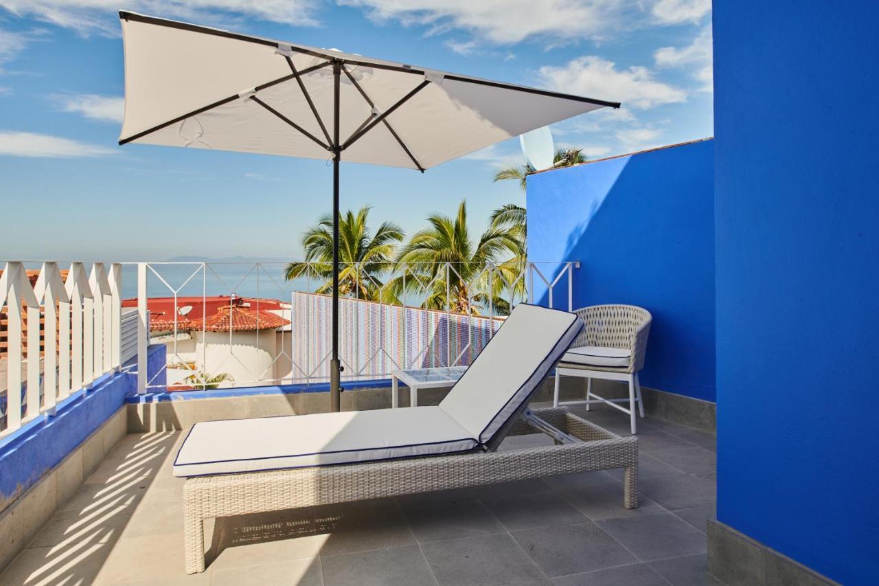 Hotel Luxury Patio Azul (Adults Only) Puerto Vallarta Kültér fotó A cantilever umbrella