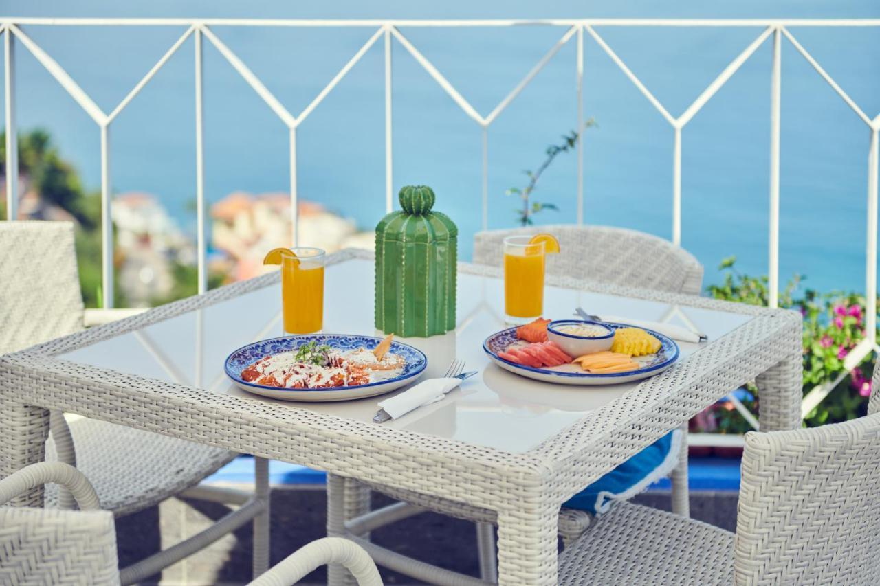 Hotel Luxury Patio Azul (Adults Only) Puerto Vallarta Kültér fotó A typical breakfast