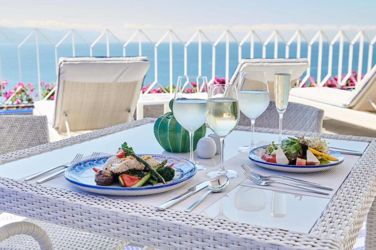 Hotel Luxury Patio Azul (Adults Only) Puerto Vallarta Kültér fotó A typical Mediterranean lunch